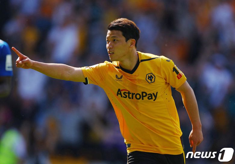 울버햄프턴 원더러스의 황희찬이 20일(현지시간) 울버햄프턴에 있는 몰리뉴 스타디움에서 열린 EPL 에버턴과 경기서 시즌 4호 골을 넣은 뒤 기뻐하고 있다. ⓒ 로이터=뉴스1 ⓒ News1 우동명 기자