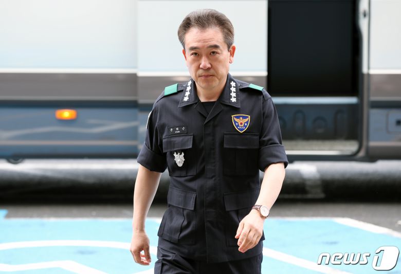 윤희근 경찰청장이 31일 오전 서울 중구 남대문경찰서로 경비대책회의 주재를 위해 도착하고 있다. 2023.5.31/뉴스1 ⓒ News1 박정호 기자