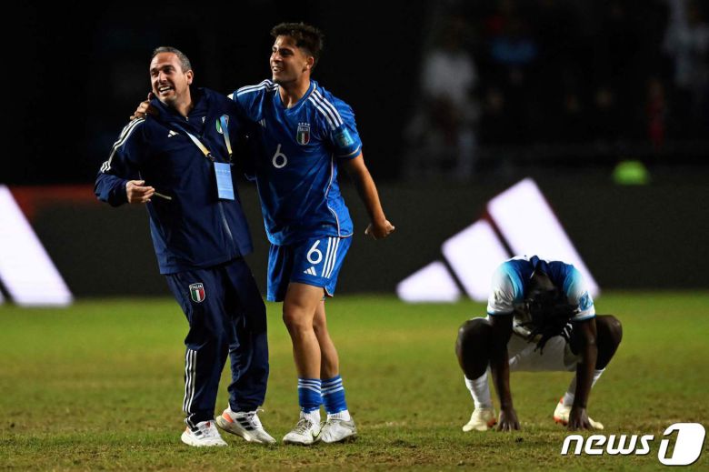 잉글랜드를 꺾고 기뻐하는 이탈리아ⓒ AFP=뉴스1