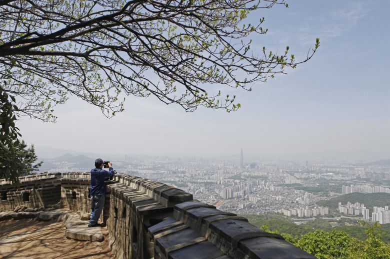 북문에서 서문 가는 길의 전망(한국관광공사 제공)