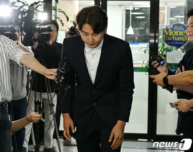 지난 3월 태극마크를 달고 참가한 2023 월드베이스볼클래식(WBC) 도중 음주를 한 사실이 밝혀져 물의를 빚은 정철원(두산 베어스)이 7일 오전 서울 강남구 한국야구위원회(KBO)에서 열리는 상벌위원회에 출석하고 있다. 2023.6.7/뉴스1 ⓒ News1 구윤성 기자