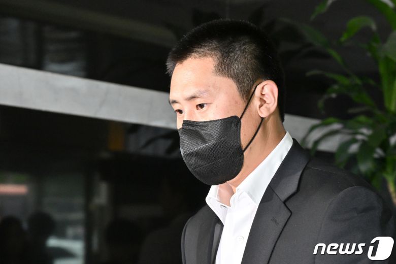 지난 3월 태극마크를 달고 참가한 2023 월드베이스볼클래식(WBC) 도중 음주를 한 사실이 밝혀져 물의를 빚은 이용찬(NC 다이노스)이 7일 오전 서울 강남구 한국야구위원회(KBO)에서 열리는 상벌위원회에 출석하고 있다. 2023.6.7/뉴스1 ⓒ News1 구윤성 기자