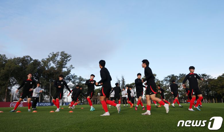 김은중 감독이 이끄는 한국 20세 이하(U-20) 월드컵 축구대표팀이 7일(현지시간) 아르헨티나 에스탄시아 치카 훈련장에서 훈련하고 있다. 2023.6.8/뉴스1 ⓒ News1 이승배 기자