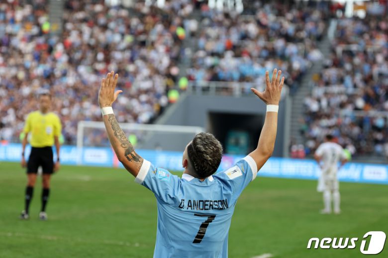 8일(현지시간) 아르헨티나 라플라타 라플라 스타디움에서 열린 'FIFA U-20 월드컵 아르헨티나 2023' 준결승전 이스라엘과 우루과이의 경기에서 우루과이 두아르테가 선취골을 넣고 기뻐하고 있다. 2023.6.9/뉴스1 ⓒ News1 이승배 기자