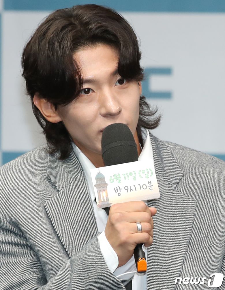 방송인 덱스가 9일 오후 서울 마포구 MBC 골든마우스홀에서 열린 MBC 새 예능프로그램 ‘태어난 김에 세계일주2’(태계일주2) 제작발표회에서 인사말을 하고 있다. ‘태계일주2’는 기안84의 버킷리스트이자 삶과 죽음이 공존하는 미지의 나라 인도 여행기를 그렸다. 2023.6.9/뉴스1 ⓒ News1 권현진 기자