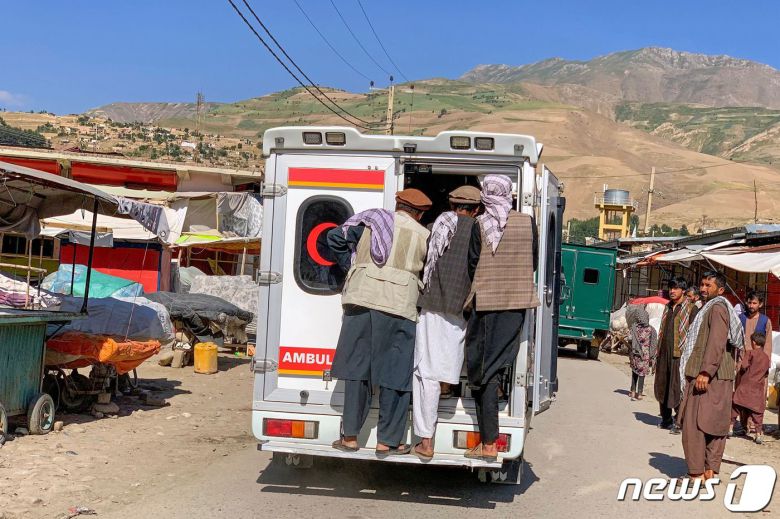 8일(현지시간) 아프가니스탄 바다크샨주 파이자바드의 한 모스크에서 장례식 도중 폭발 사고가 일어나 최소 11명이 숨지고 30여명이 다쳤다. 2023.06.08/ ⓒ AFP=뉴스1 ⓒ News1 박재하 기자