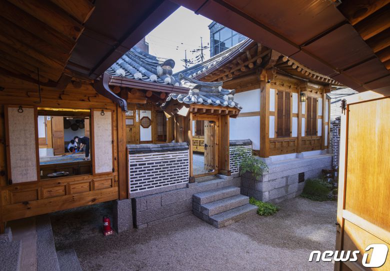 서촌의 골목에서는 예술가들의 흔적을 만날 수 있다(서울관광재단 제공)