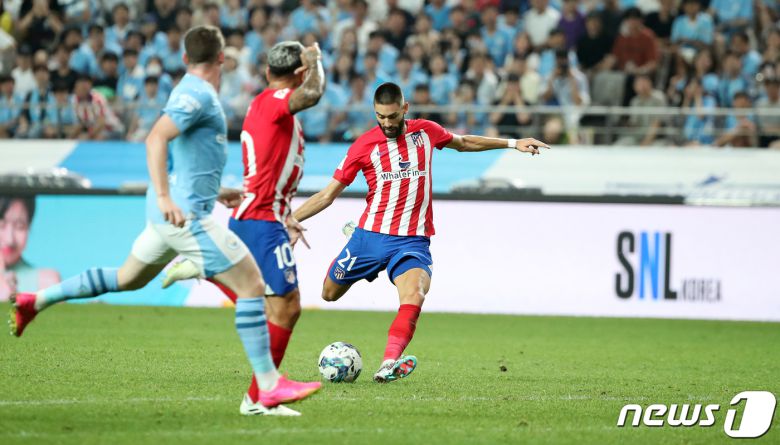 30일 서울 마포구 서울월드컵경기장에서 열린 쿠팡플레이 시리즈 2차전 아틀레티코 마드리드와 맨체스터 시티 FC의 경기 후반전에서 아틀레티코 마드리드 야닉 카라스코가 추가골을 넣고 있다. 2023.7.30/뉴스1 ⓒ News1 이동해 기자