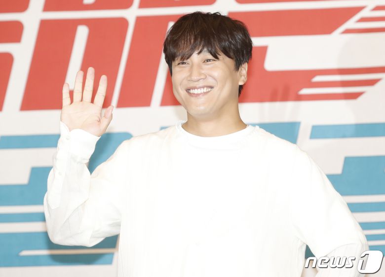 배우 차태현이 2일 서울 서초구 더리버사이드호텔에서 열린 JTBC 새 예능 '택배는 몽골몽골' 제작발표회에서 포즈를 취하고 있다. ‘택배는 몽골몽골’은 용띠 절친 김종국, 장혁, 차태현, 홍경민, 홍경인과 열다섯 살 차이 나는 막내 강훈이 택배 배송을 위해 떠난 몽골에서 고군분투하는 케미 폭발 여행기다. 2023.8.2/뉴스1 ⓒ News1 권현진 기자