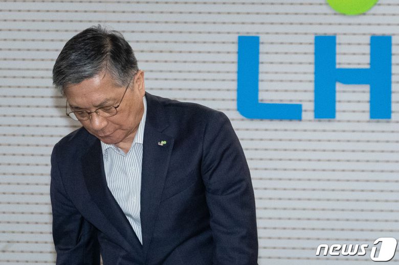 이한준 한국토지주택공사(LH) 사장이 2일 서울 강남구 LH 서울지역본부에서 열린 건설카르텔과 부실시공 근절을 위한 LH 책임관계자 긴급대책회의에 참석하고 있다. 2023.8.2/뉴스1 ⓒ News1 유승관 기자