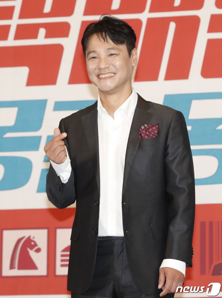 배우 홍경인이 2일 서울 서초구 더리버사이드호텔에서 열린 JTBC 새 예능 '택배는 몽골몽골' 제작발표회에서 포즈를 취하고 있다. ‘택배는 몽골몽골’은 용띠 절친 김종국, 장혁, 차태현, 홍경민, 홍경인과 열다섯 살 차이 나는 막내 강훈이 택배 배송을 위해 떠난 몽골에서 고군분투하는 케미 폭발 여행기다. 2023.8.2/뉴스1 ⓒ News1 권현진 기자