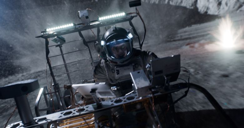 영화 '더 문'에서 유성우를 피해 달리는 월면차 (CJ ENM 제공) 2023.08.01 /뉴스1