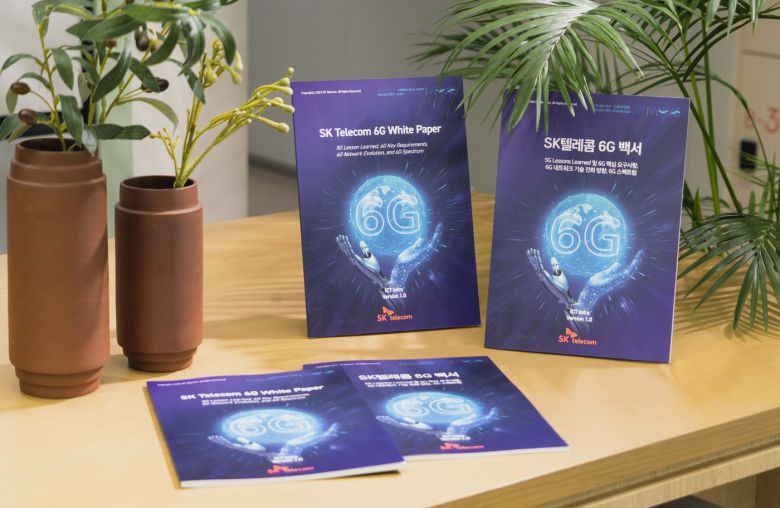 SK텔레콤이 6세대 이동통신(6G) 표준화를 위해 필요한 핵심 요구사항과 미래 네트워크 진화 방향성을 제시하는 '6G 백서'를 발간했다고 10일 밝혔다.(SKT 제공)