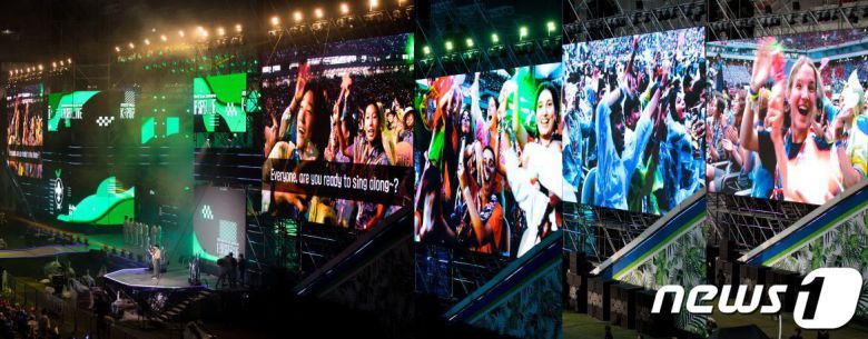 11일 오후 서울 마포구 서울월드컵경기장에서 열린 ‘2023 새만금 세계스카우트잼버리 K팝 슈퍼 라이브 콘서트’에서 대원들이 공연을 즐기고 있다. 2023.8.11/뉴스1 ⓒ News1