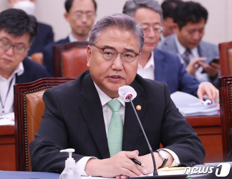 박진 외교부 장관이 23일 서울 여의도 국회에서 열린 외교통일위원회 전체회의에서 의원들의 질의에 답변하고 있다. 2023.8.23/뉴스1 ⓒ News1 송원영 기자