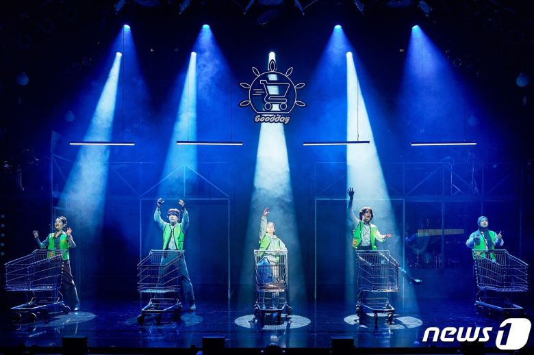 뮤지컬 '쇼맨_어느 독재자의 네 번째 대역배우' 공연사진