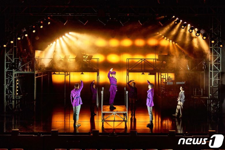 뮤지컬 '쇼맨_어느 독재자의 네 번째 대역배우' 공연사진