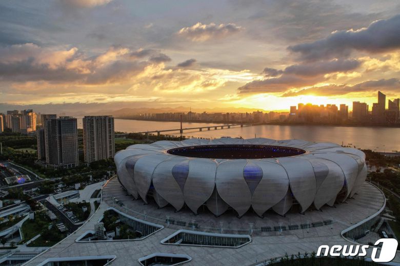석양녘 항저우 아시안게임 메인 스타디움. ⓒ AFP=뉴스1 ⓒ News1 박형기 기자