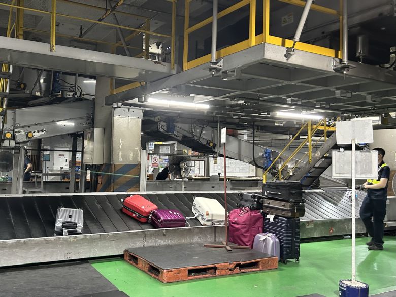 수하물이 컨베이어벨트에서 이동하고 있다. (이스타항공 제공)