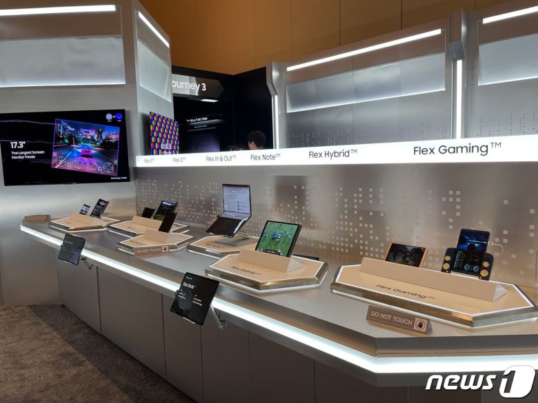 삼성디스플레이 CES 2023 부스에 중소형 OLED 신제품들이 대거 전시돼 있다. 2023.1.5/뉴스1 ⓒ News1 강태우 기자