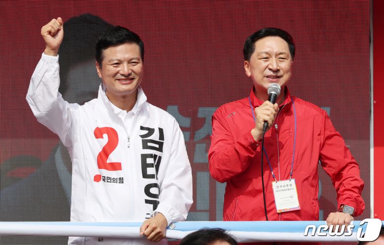 강서구청장 보궐선거 공식 선거운동 기간이 시작된 28일 오전 서울 강서구 발산역 인근에서 열린 김태우 국민의힘 강서구청장 후보 선거대책위원회 출정식에서 김기현 국민의힘 대표가 발언하고 있다. 2023.9.28/뉴스1 ⓒ News1 박지혜 기자