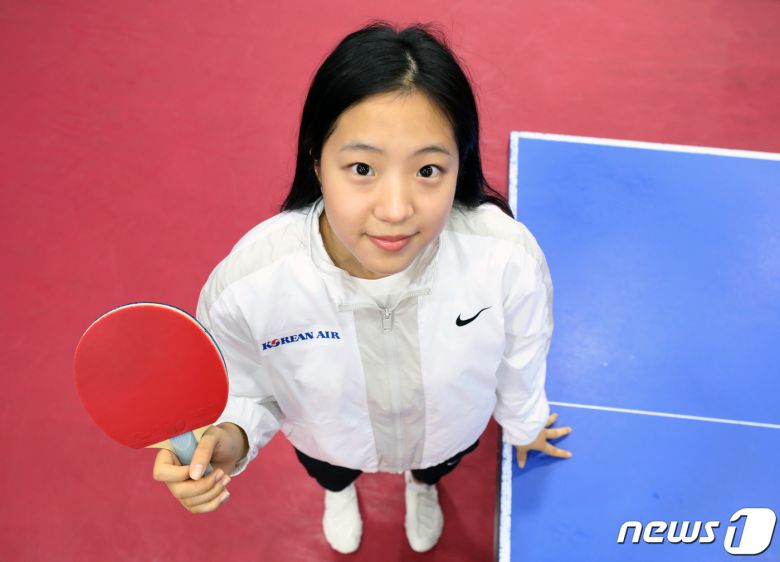 대한항공 여자탁구단 신유빈 선수가 인천시 서구 칼(KAL)체육관에서 뉴스1과 인터뷰를 하고 있다. 2021.8.20/뉴스1 ⓒ News1 정진욱 기자
