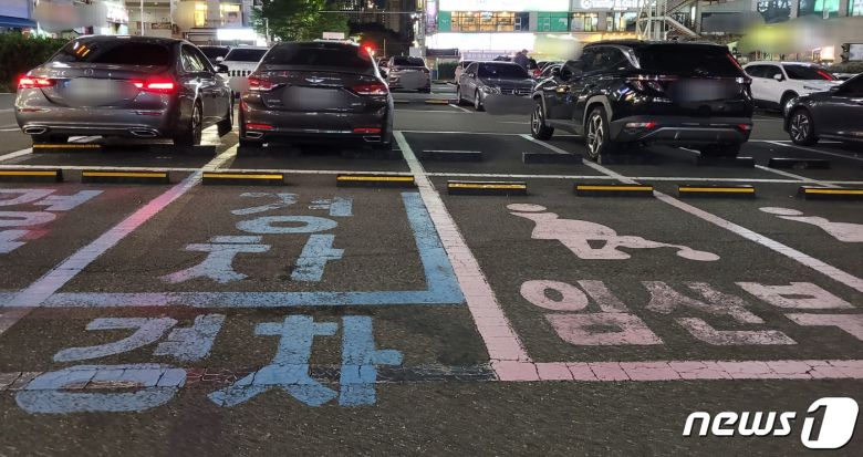 부산 공영주차장 내 경차·임산부 전용 주차구역.2023.10.6/뉴스1 ⓒ News1 조아서 기자
