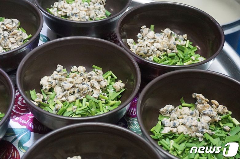 재첩 요리의 정석인 재첩국(한국관광공사 제공)