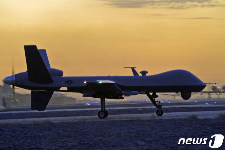 미국 MQ-9 리퍼 드론이 2009년 아프가니스탄 칸다하르 비행장에 대기 중인 모습. 2009.12.27. ⓒ 로이터=뉴스1 ⓒ News1 김성식 기자