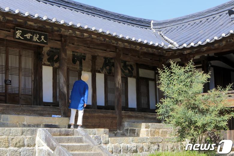 사랑채 곳곳에 편액이 걸려 있다(한국관광공사 제공)