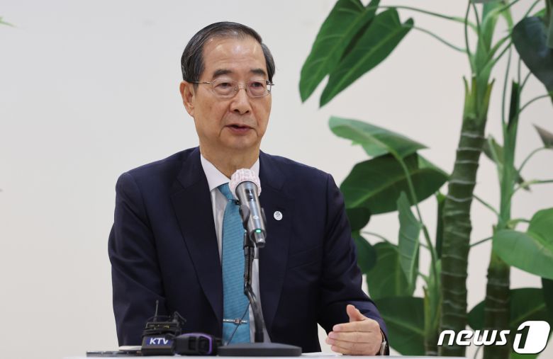 한덕수 국무총리가 16일 서울 종로구 정부서울청사 별관에서 열린 출입기자단 백브리핑에서 취재진 질문에 답변하고 있다. 2023.11.16/뉴스1 ⓒ News1 박지혜 기자