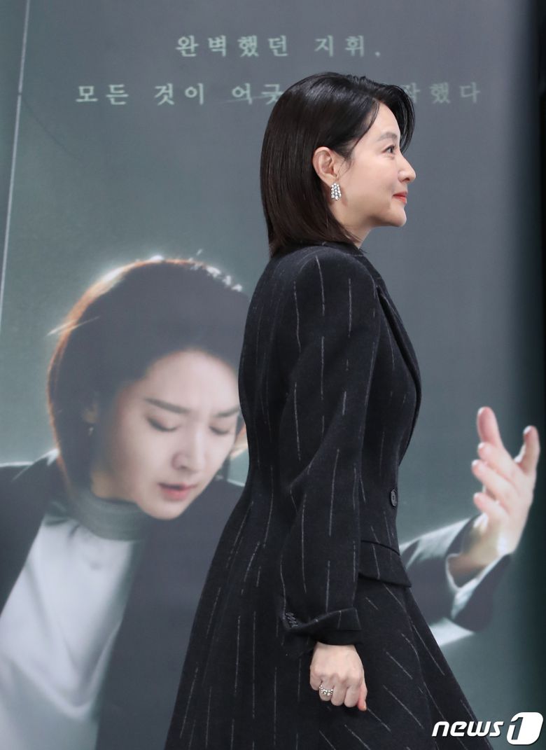 배우 이영애가 6일 서울 구로구 라마다 서울신도림호텔에서 열린 tvN 새 토일드라마 '마에스트라'(감독 김정권) 제작발표회에 참석하고 있다. ⓒ News1 권현진 기자