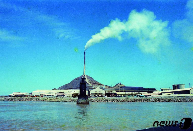 1970년대 장항제련소 모습.(충남도 제공)/뉴스1