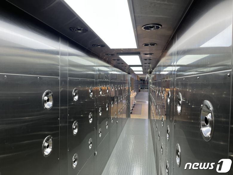 농심 구미공장 생산설비 시설에 들어가기 전 총 18개 위생절차를 거쳐야 한다. ⓒ 뉴스1/신민경 기자.