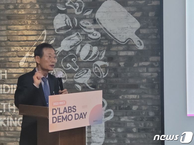 오일환 리젠이노팜 대표가 데일리파트너스가 개최한 'D LABS 데모데이'에서 파이프라인을 소개하고 있다.2023.12.06/뉴스1 ⓒ News1 황진중 기자