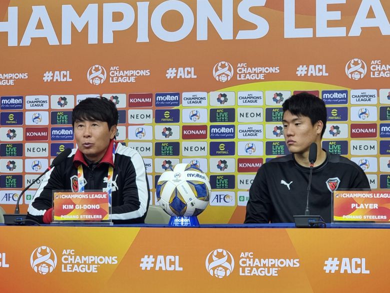 김기동 포항 감독과 이호재(포항 스틸러스 제공)