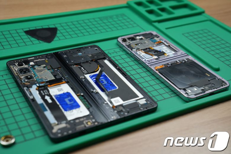 삼성전자 폴더블폰 '갤럭시Z플립5·폴드5'도 자가 수리 지원 (삼성전자 제공)
