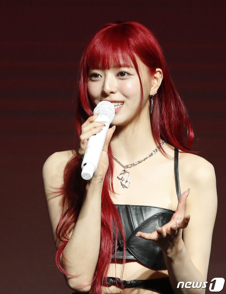 그룹 있지(ITZY)의 유나가 8일 오후 서울 영등포구 콘래드 호텔에서 진행된 새 미니 앨범 '본 투 비(BORN TO BE)' 발매 기념 쇼케이스에서 인사말을 하고 있다. ⓒ News1 권현진 기자