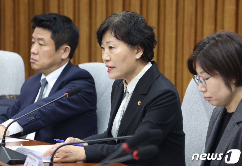 송미령 농림축산식품부 장관이 2일 서울 여의도 국회에서 열린 '쌀값 안정 대책' 당·정 협의회에서 발언을 하고 있다. 2024.2.2/뉴스1 ⓒ News1 송원영 기자