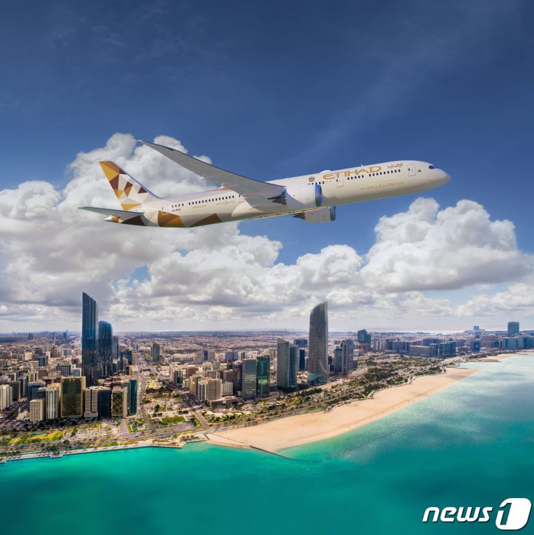 아부다비 상공 위 B787-9 기종(에티하드항공 제공)