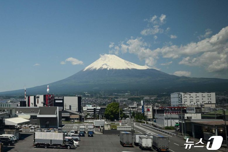오는 7월부터 통행료를 받는 일본 후지산 ⓒ AFP=뉴스1