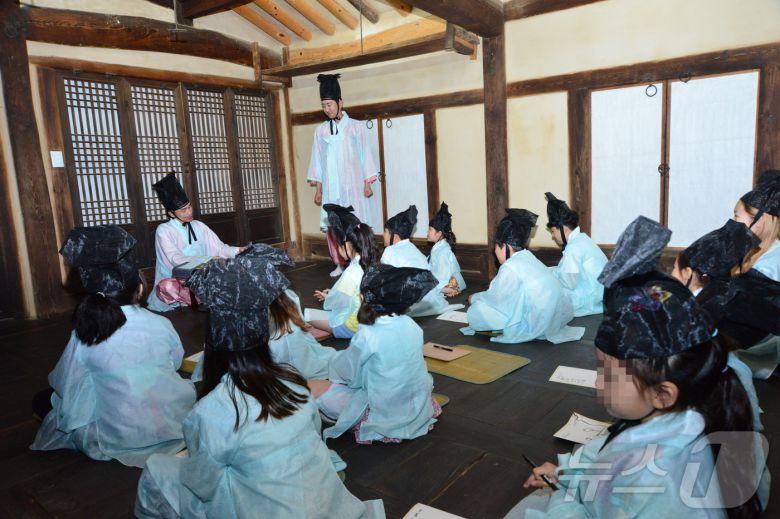 아이들을 위한 외암서당 체험 프로그램(아산시 제공)