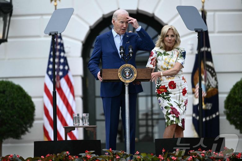조 바이든 미국 대통령과 부인 질 바이든 여사가 지난 4일(현지시간) 워싱턴 백악관에서 열린 의회 피크닉에 참석을 하고 있다. 2024.06.05 ⓒ AFP=뉴스1 ⓒ News1 우동명 기자