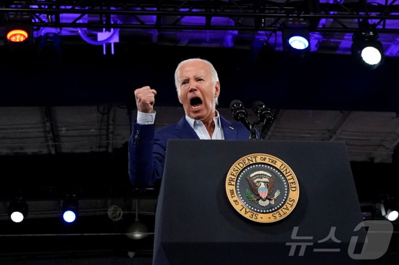 28일 노스캐롤나이나 주 선거 유세에서 사자후를 토하고 있는 바이든 대통령. ⓒ 로이터=뉴스1 ⓒ News1 박형기