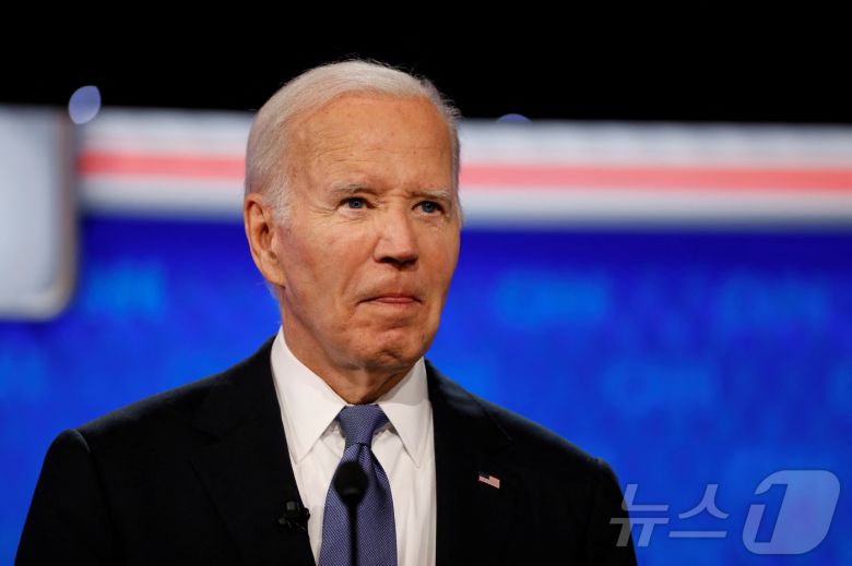 27일 대선 TV 토론에서 불안한 모습을 보이고 있는 바이든 대통령. ⓒ 로이터=뉴스1 ⓒ News1 이종덕 기자
