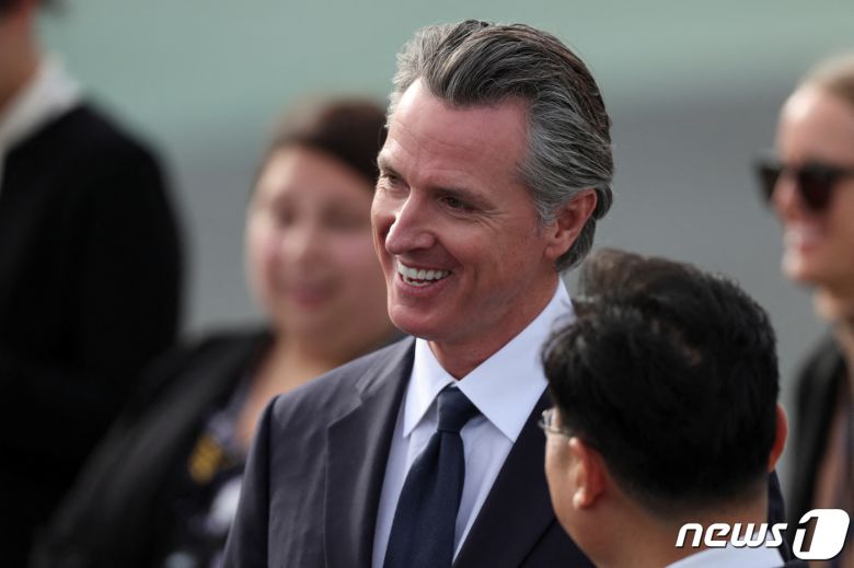 지난해 11월 14일(현지시간) 개빈 뉴섬 캘리포니아 주지사 시진핑 중국 국가 주석을 맞이하고 있다. 2023.11.15 ⓒ 로이터=뉴스1 ⓒ News1 정지윤 기자