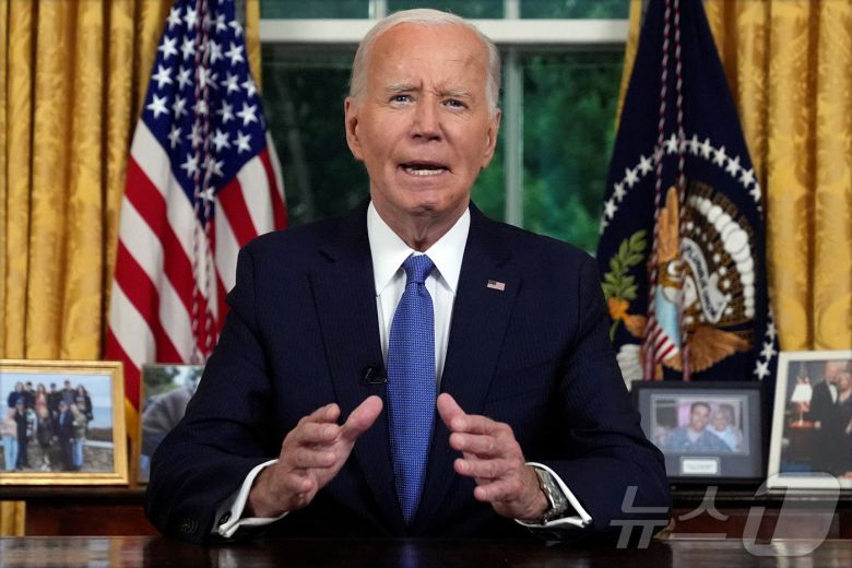 24일(현지시간) 미국 워싱턴DC의 백악관 오벌오피스에서 조 바이든 미국 대통령이 재선 출마 포기 결정에 대해 연설하고 있다. 2024.07.24 ⓒ 로이터=뉴스1 ⓒ News1 정지윤 기자