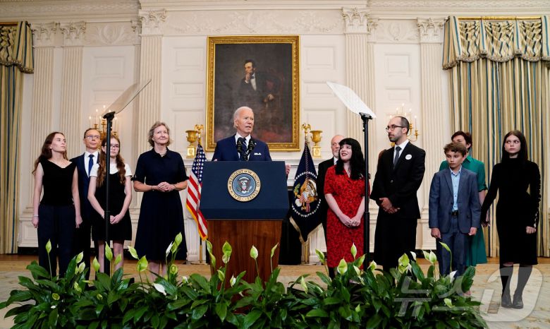 조 바이든 미국 대통령이 1일(현지시간) 워싱턴DC 백악관에서 러시아 감옥에 수감된 미국인 3명이 이날 미국과 러시아 간 수감자 교환 협상이 타결돼 귀환한다고 발표하고 있다. 석방되는 미국인은 미 일간 월스트리트저널(WSJ)의 기자 에반 게르시코비치(32)와 미 해병대 출신 폴 웰런(54), 러시아계 미 언론인 알수 쿠르마셰바(47·여)다. 2024.08.01. ⓒ 로이터=뉴스1 ⓒ News1 김성식 기자