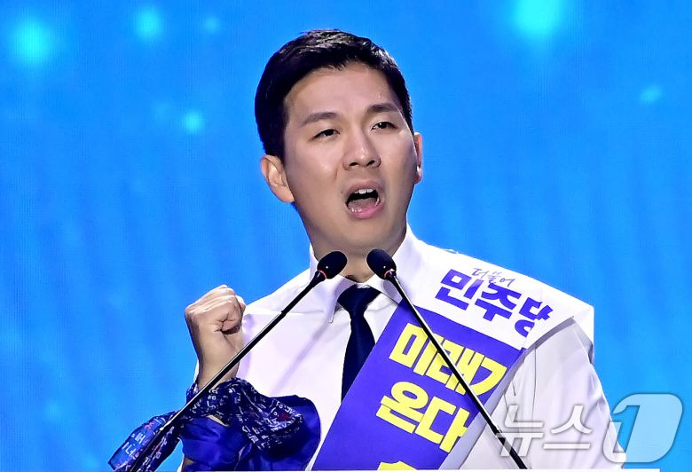 김지수 더불어민주당 대표 후보가 18일 오후 서울 송파구 KSPO DOME(올림픽체조경기장)에서 열린 제1차 정기전국당원대회에서 정견발표를 하고 있다.(공동취재)2024.8.18/뉴스1 ⓒ News1 김민지 기자