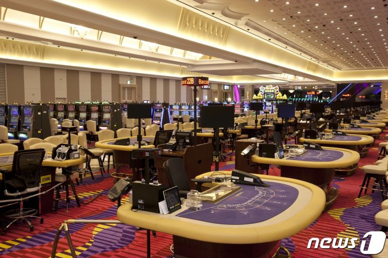 강원랜드 카지노 업장에 설치된 게임 테이블.(강원랜드 제공) ⓒ News1 김형준 기자